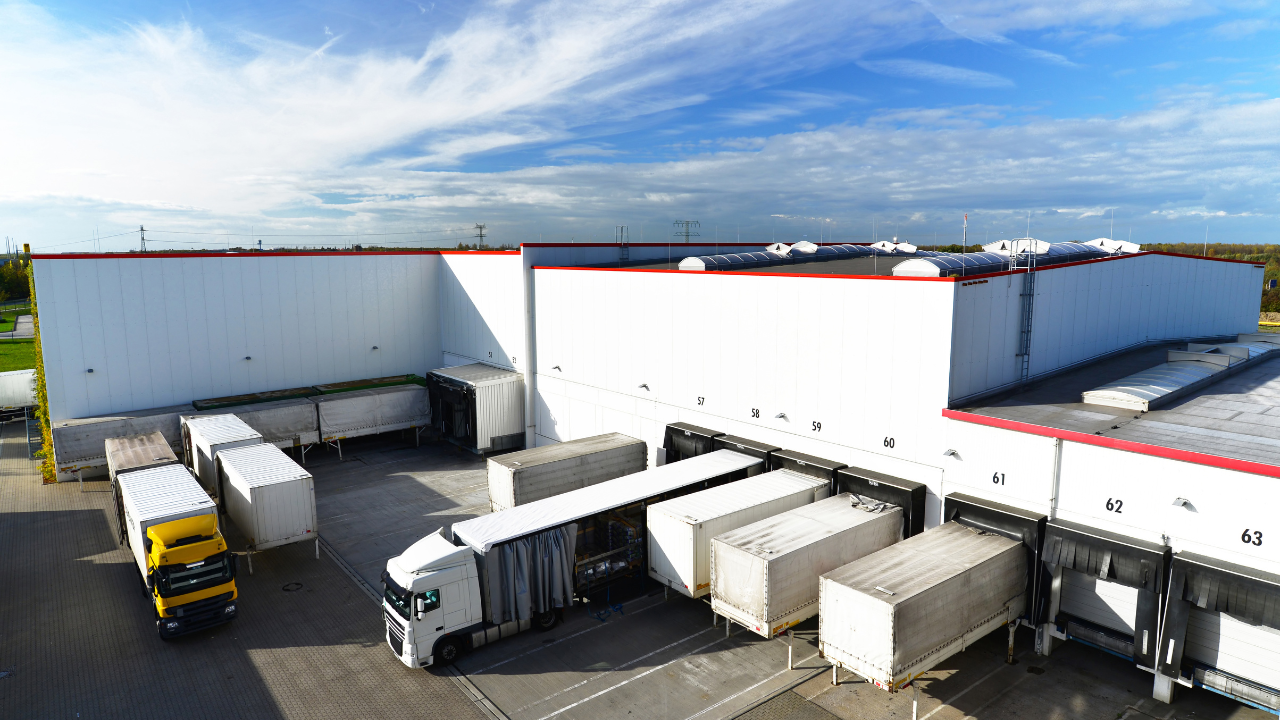 Warehouse pick/pack and loading team